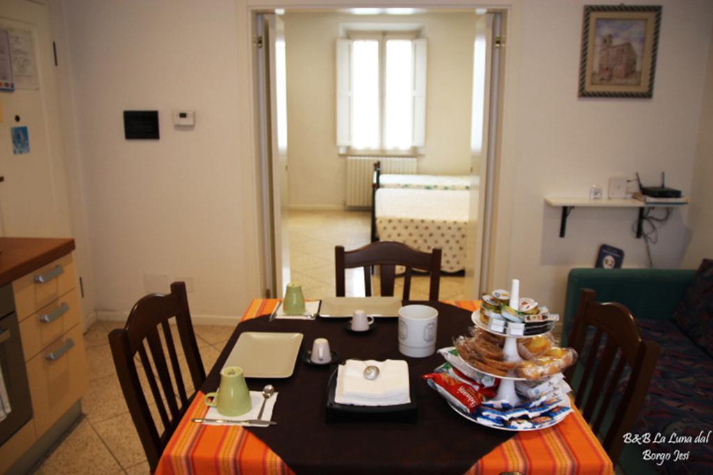 B&B La Luna Dal Borgo Jesi Exterior foto